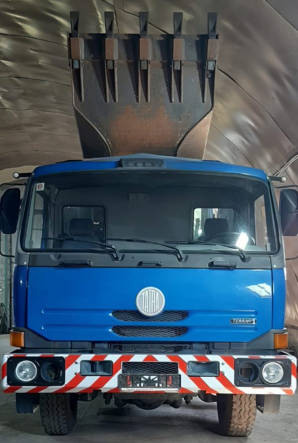 Экскаватор планировщик uds 114r / tatra t815 280r21 6×6.2